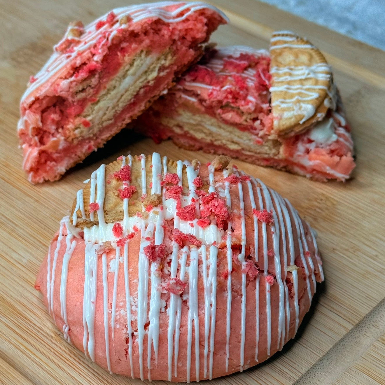 Strawberry Cheese Cake Crunch Cookie